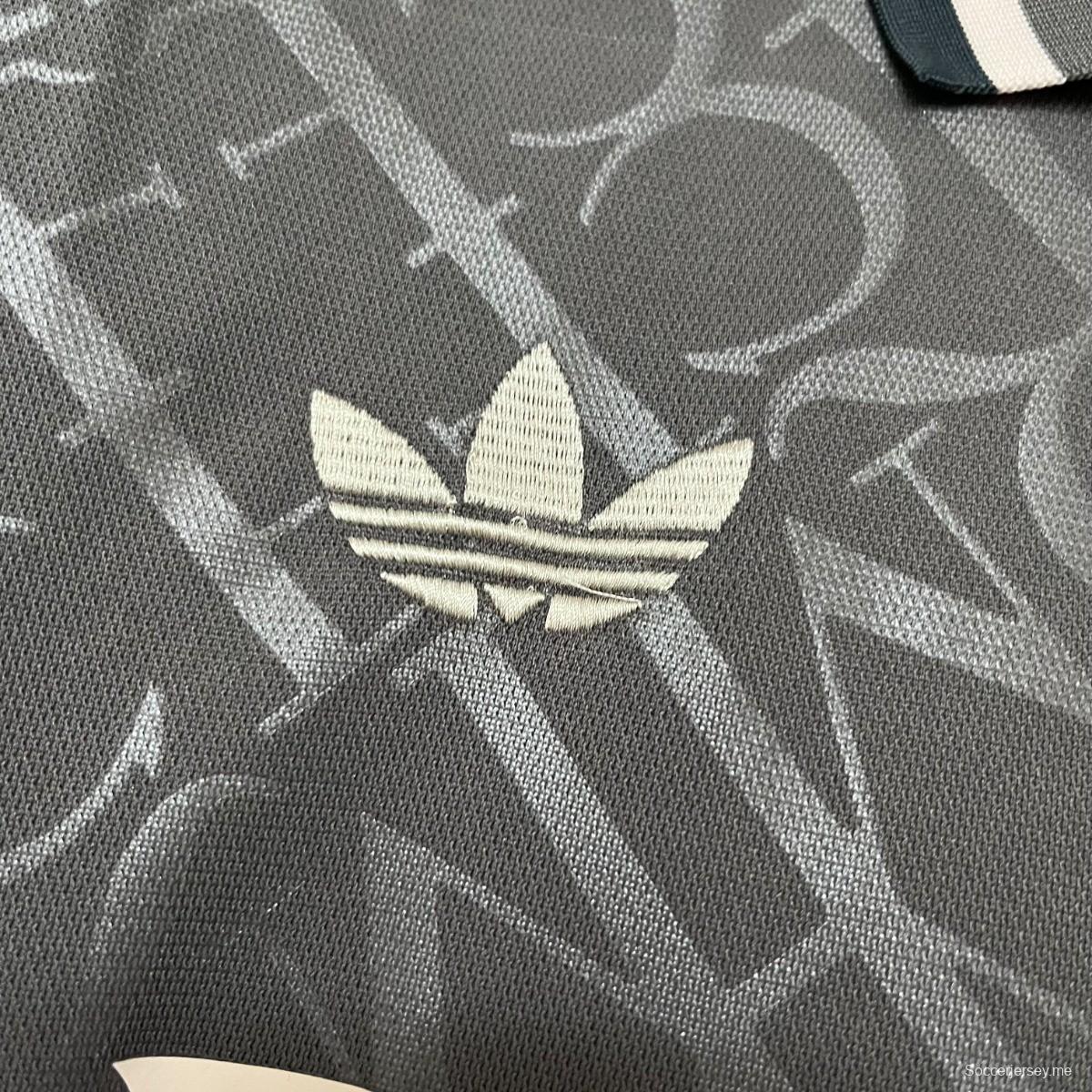 24/25 قميص ريال مدريد الثالث باللون الأسود 24/25 ريال مدريد الثالث
