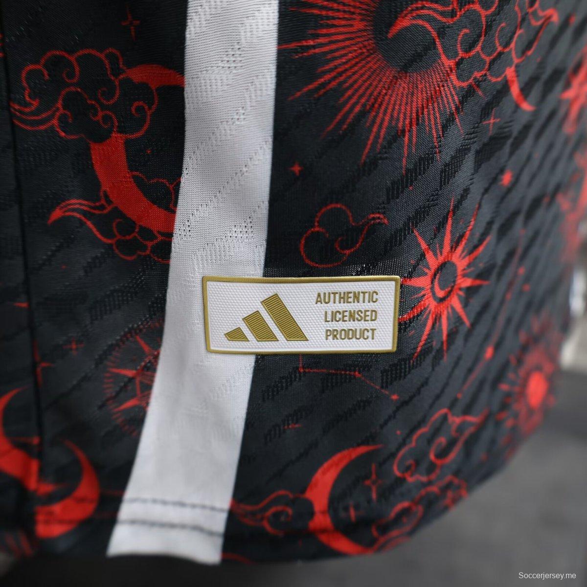 نسخة اللاعب 2024 قميص خاص من إصدار 2024 اليابان باللون الأسود المرصع بالنجوم والسماء المرصعة بالنجوم
