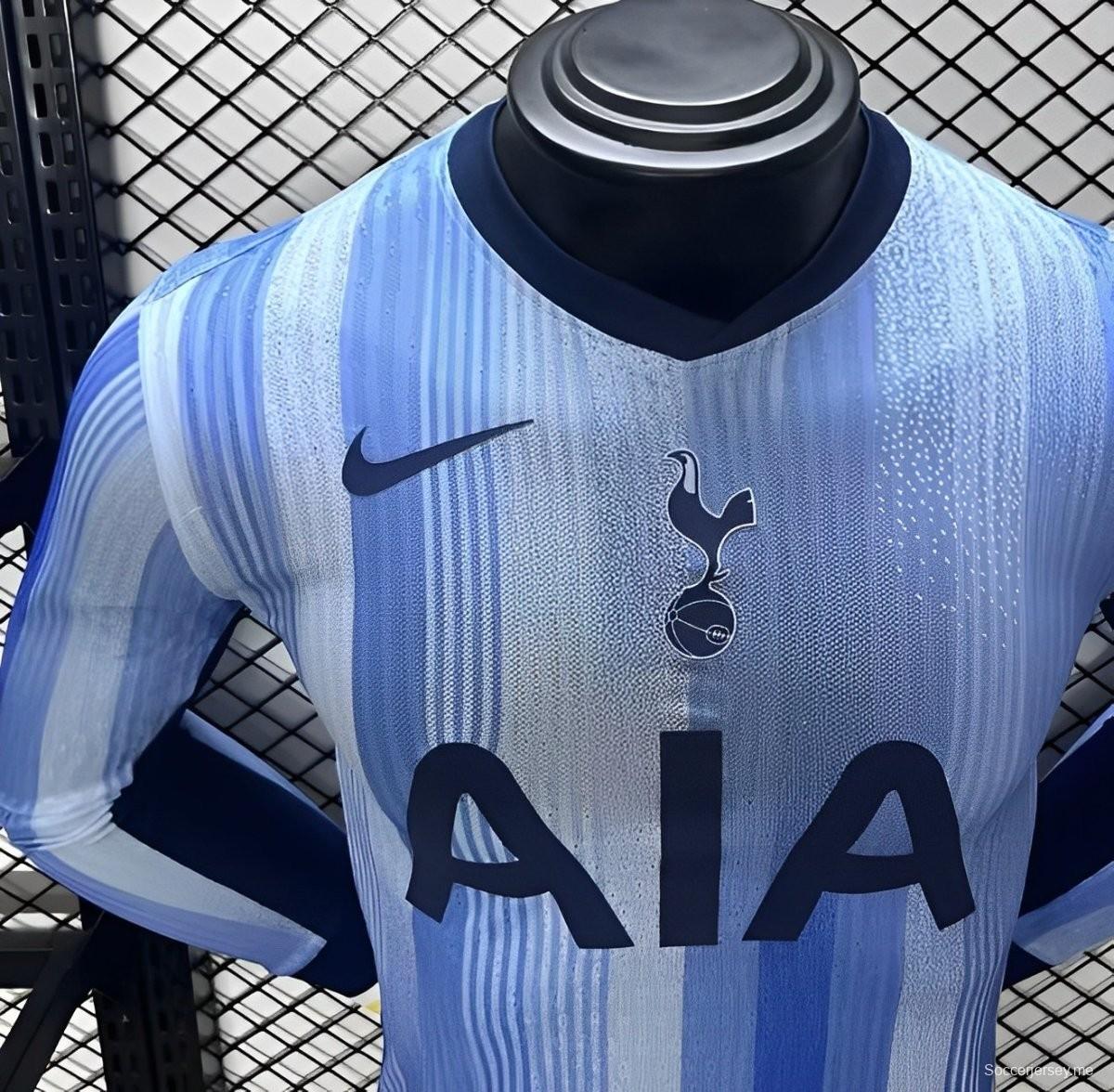 إصدار اللاعب 24/25 قميص توتنهام هوتسبير بأكمام طويلة الأكمام خارج ملعبه
