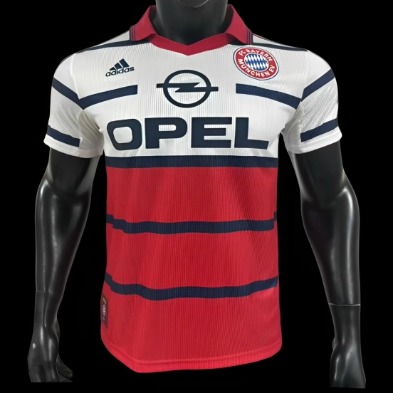 قميص عتيق 1998-00 لبايرن ميونيخ خارج ملعبه
