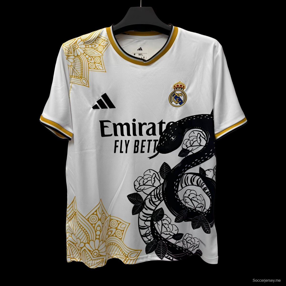 قميص ريال مدريد 25/26 قميص ريال مدريد الأرجواني الخاص بنمط الأفعى