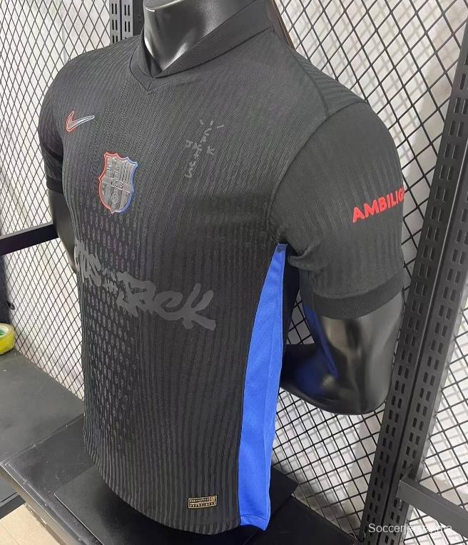 نسخة اللاعب 24/25 قميص برشلونة × ترافيس سكوت خارج الملعب