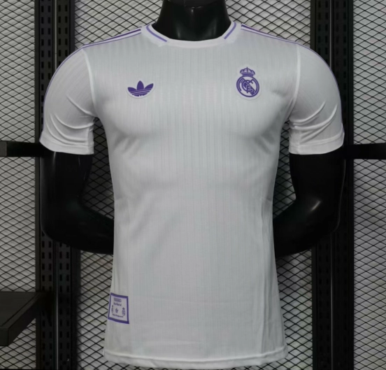 إصدار اللاعب 25/26 قميص ريال مدريد أبيض بحواف بنفسجية