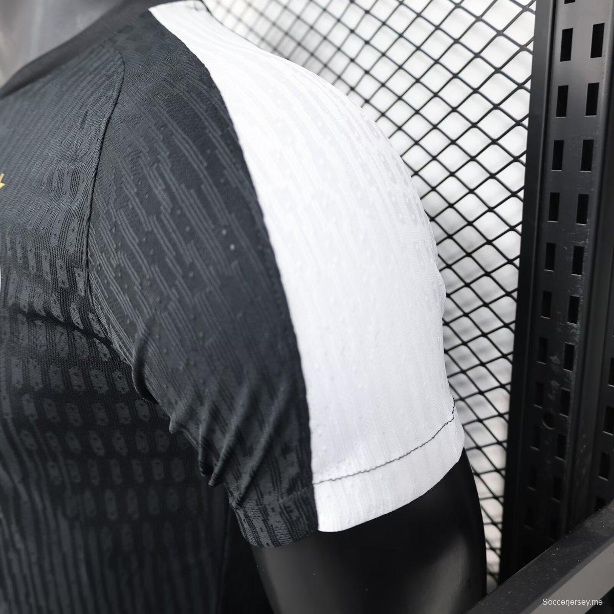 إصدار اللاعبين 25/26 قميص باريس سان جيرمان × XO BLACK قبل المباراة