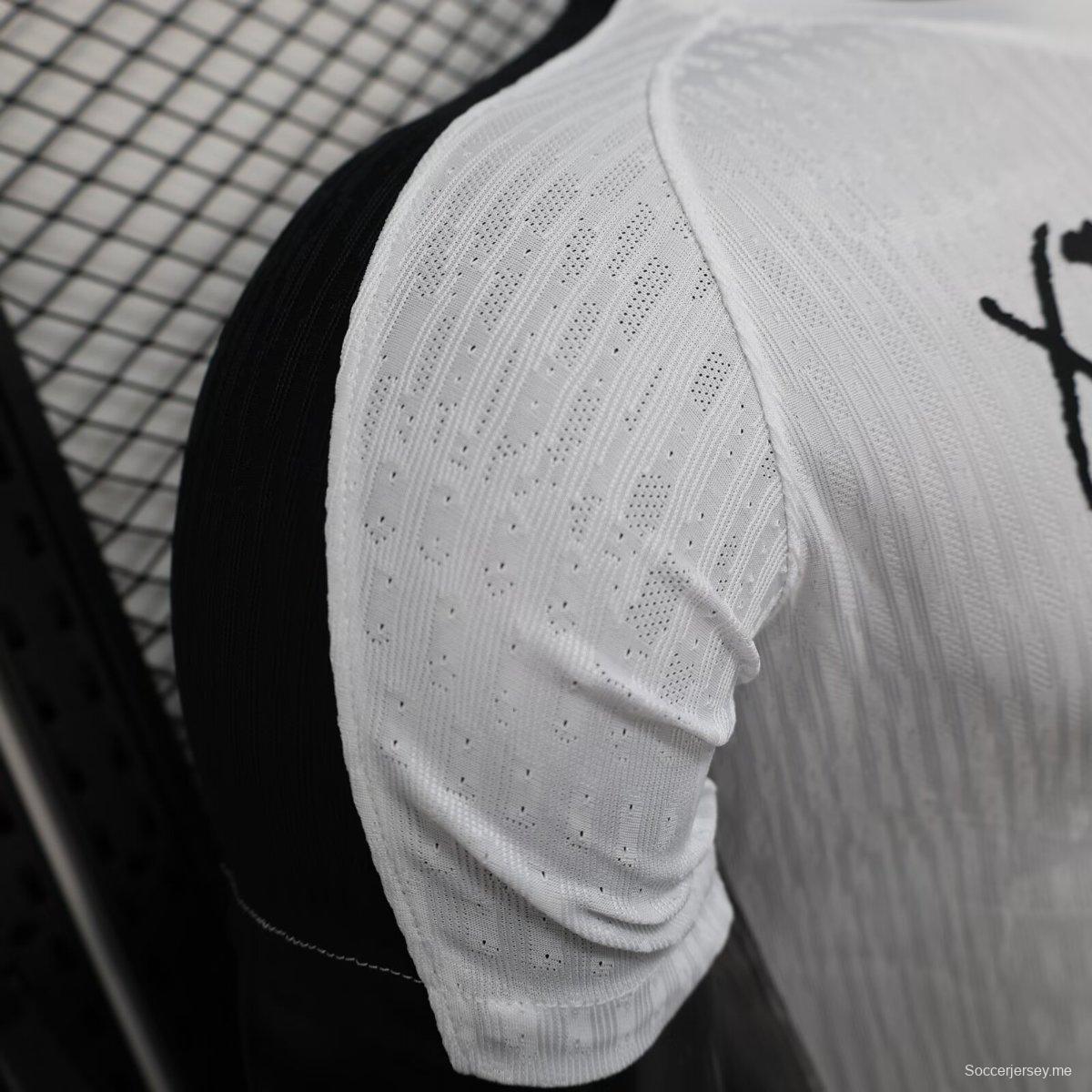 إصدار اللاعبين 25/26 قميص باريس سان جيرمان × XO الأبيض قبل المباراة