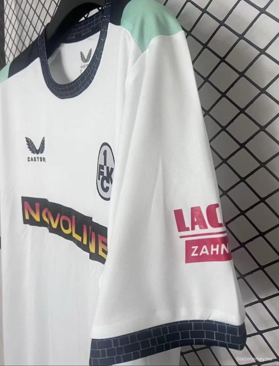 25/26 قميص كايزرسلاوترن خارج الديار