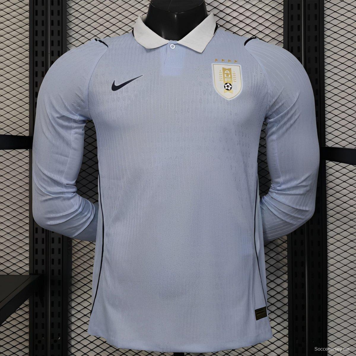 2026 نسخة اللاعب أوروغواي قميص أزرق فاتح مع ياقة بيضاء وأكمام طويلة