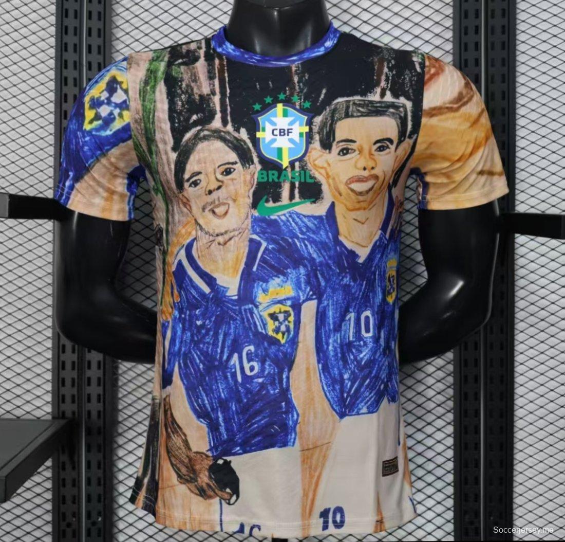 قميص نسخة خاصة من إصدار 2026 للمنتخب البرازيلي (CBF) بتصميم فني مرسوم يدويًا، يظهر عليه كل من رونالدو ورونالدينيو