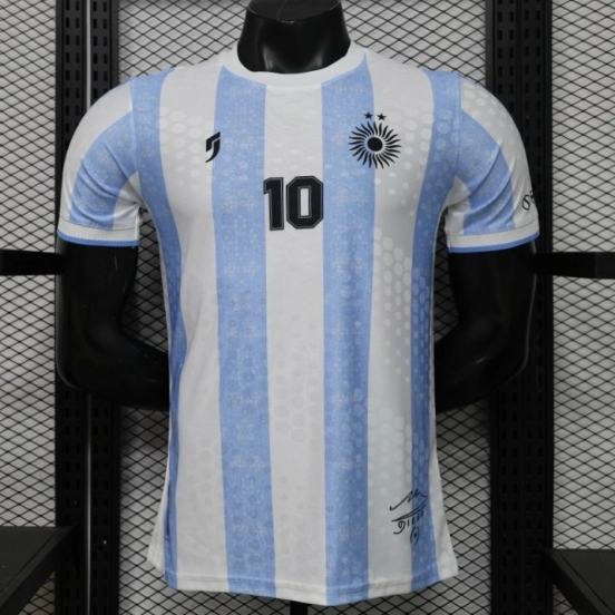 قميص اللاعب الإصدار 2026، قميص الأرجنتين الرئيسي باللون الأزرق الفاتح والأبيض بخطوط عمودية، إصدار خاص