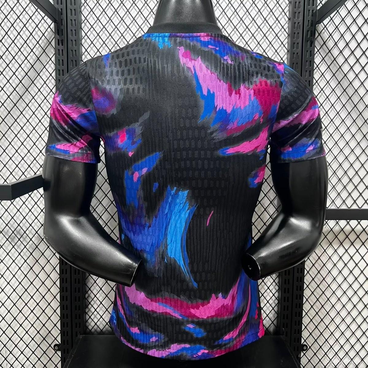 قميص كرة القدم الخاص باللاعب، إصدار 25/26، باريس سان جيرمان (PSG)، أسود ووردي وأزرق، إصدار خاص