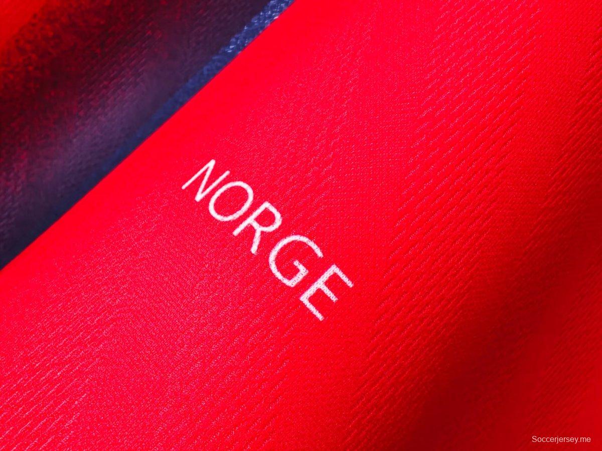 قميص المنتخب النرويجي للمنتخب الأول طراز 1997